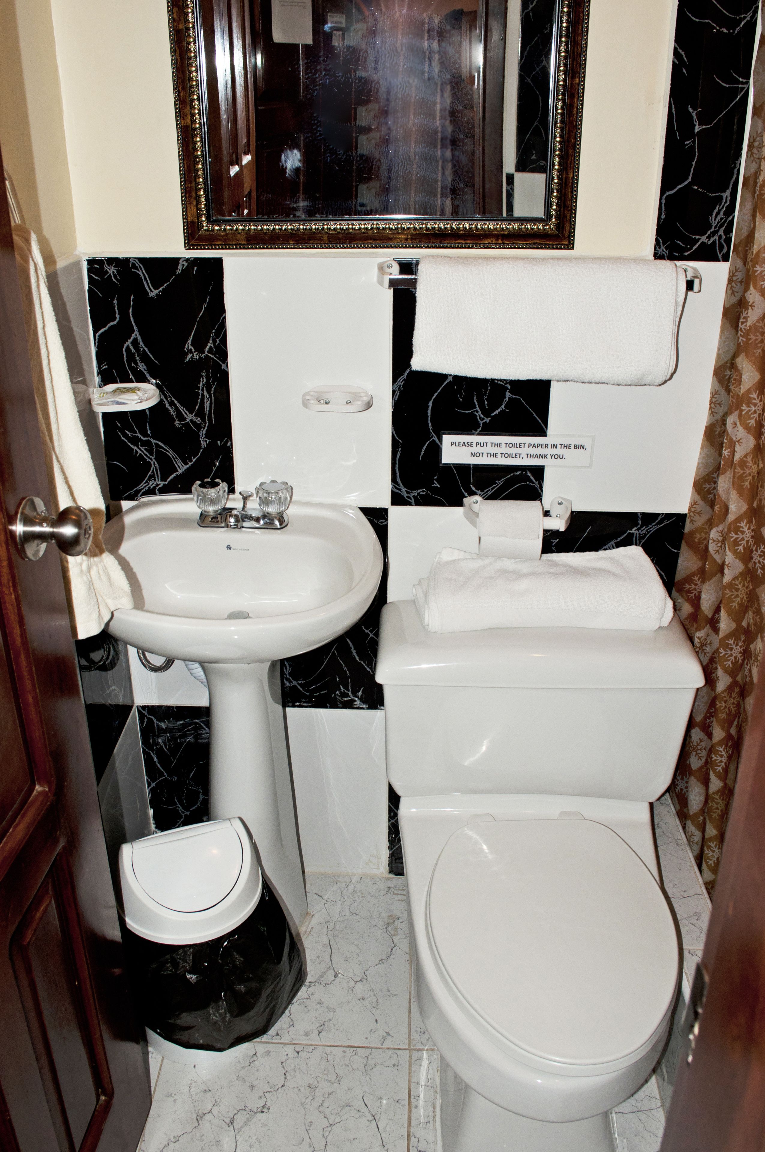 twin room (2 beds) | bathroom | shower, free toiletries, hair dryer, towels