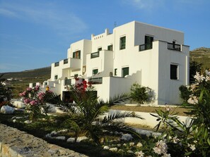 ด้านหน้าที่พัก