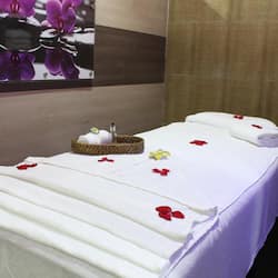 Sauna, hot tub, steam room, body treatments, hydrotherapy, aromatherapy