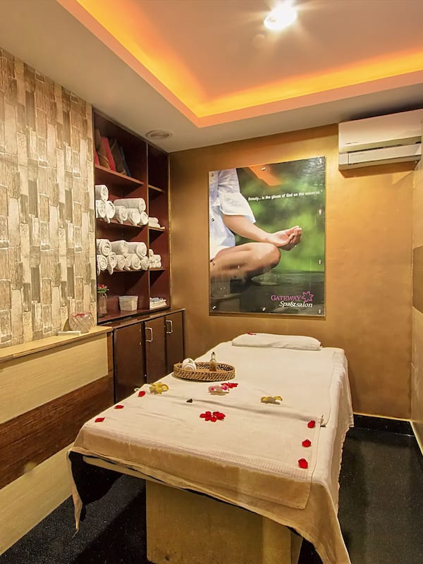 Sauna seca, banheira de hidromassagem, sauna a vapor