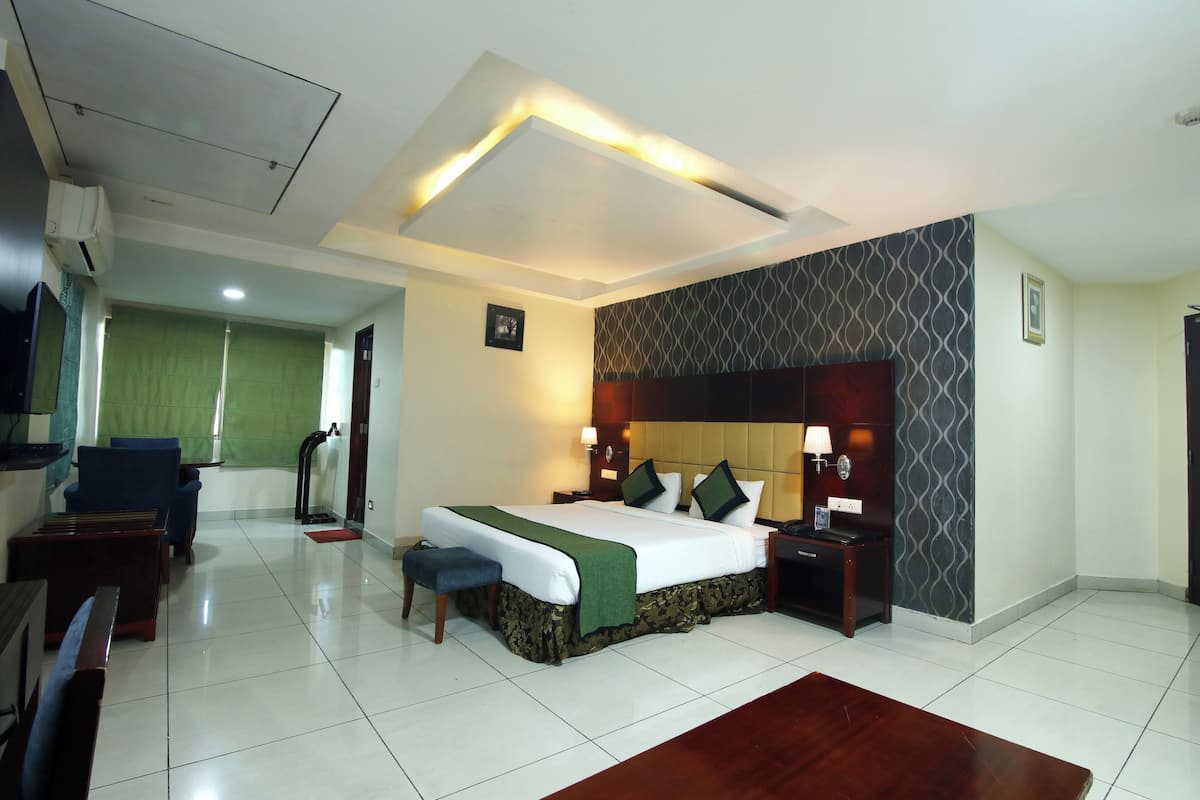 Phòng | Bộ đồ giường cao cấp, minibar, két bảo mật tại phòng, bàn 