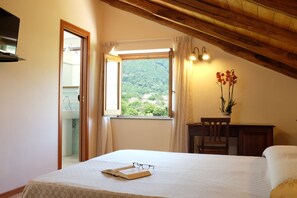 Chambre Double | Bureau, rideaux occultants, lits bébé (en supplément)