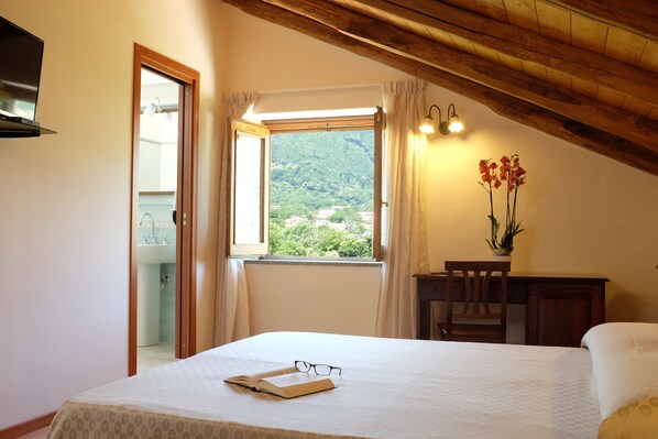 Chambre double | Bureau, rideaux d’obscurcissement, lit de bébé (supplément)