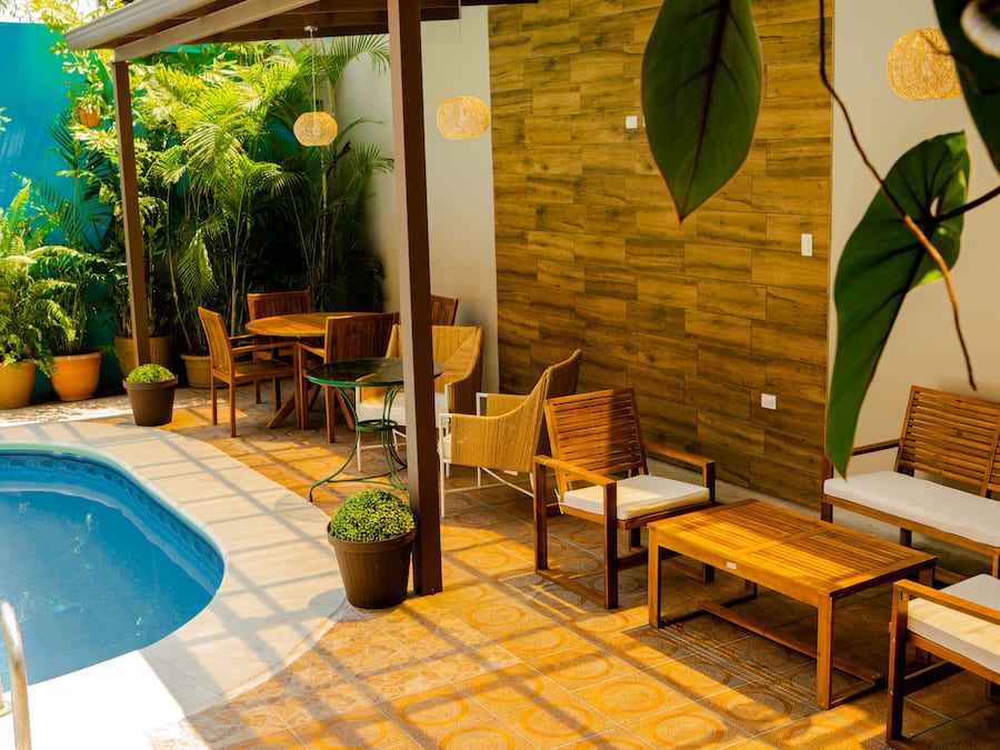 Außenpool, geöffnet von 09:00 Uhr bis 21:00 Uhr, Sonnenschirme