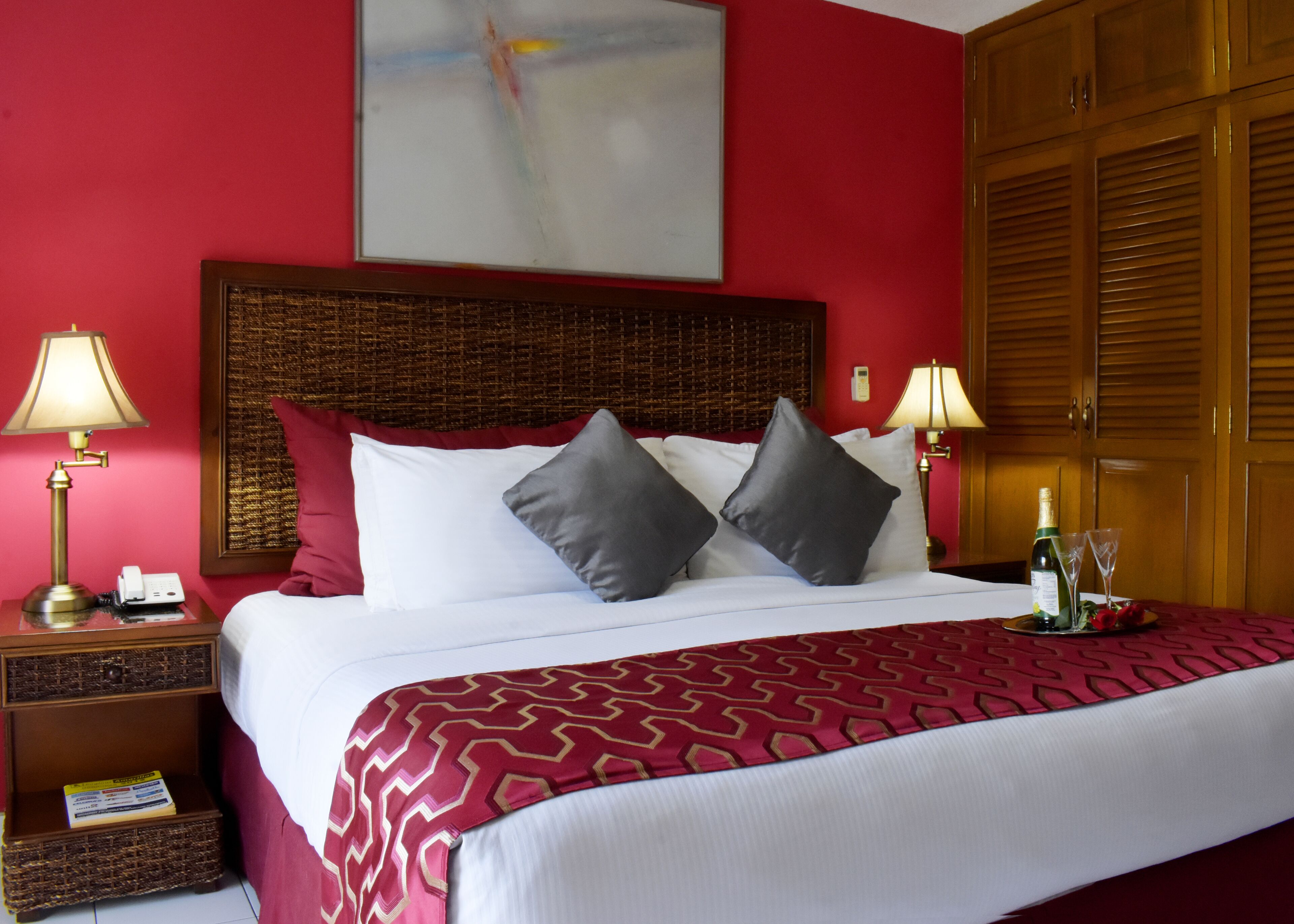 executive room, 1 king bed | premium bedding, down duvets, select comfort beds, minibar