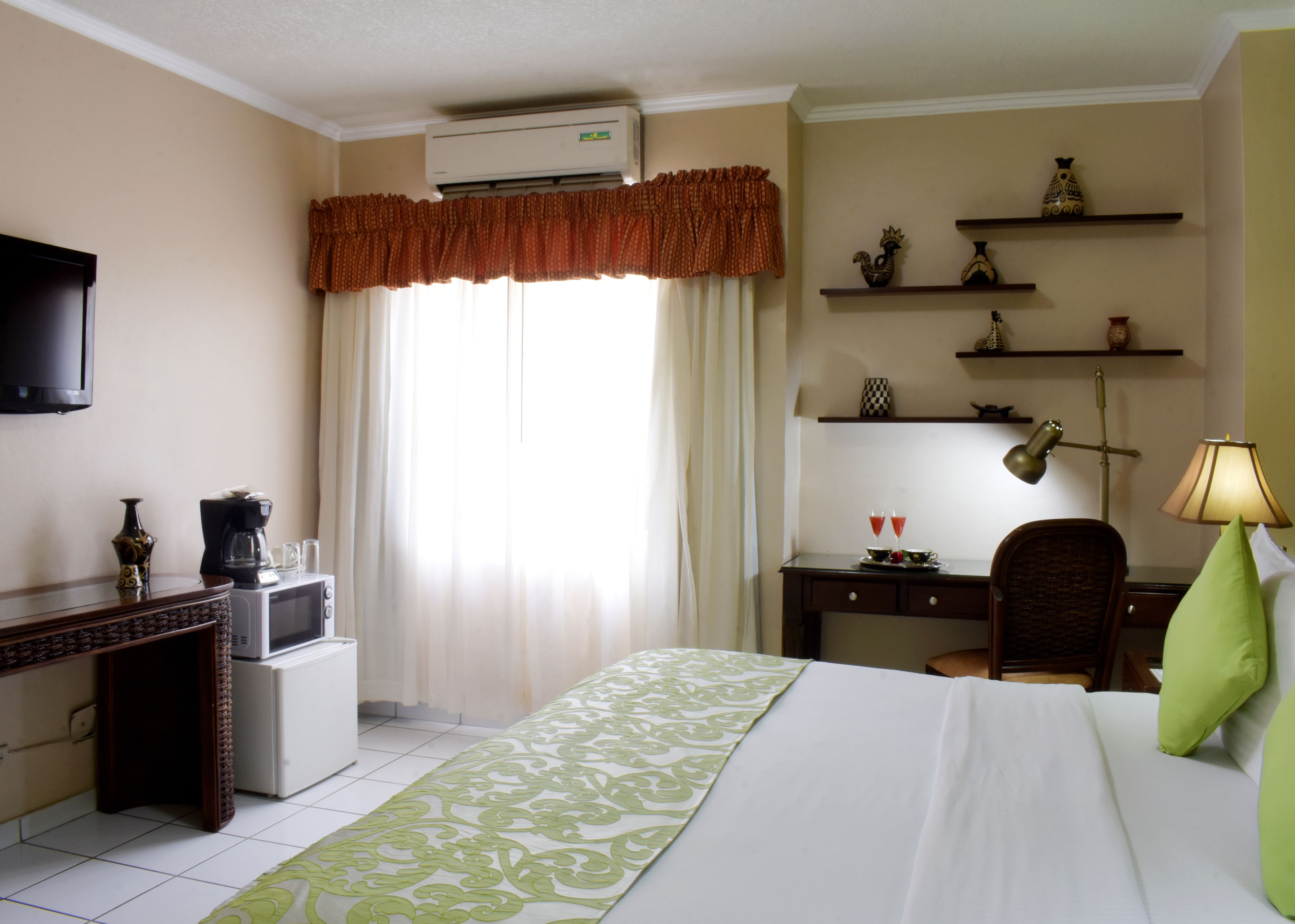 executive room, 1 king bed | premium bedding, down duvets, select comfort beds, minibar
