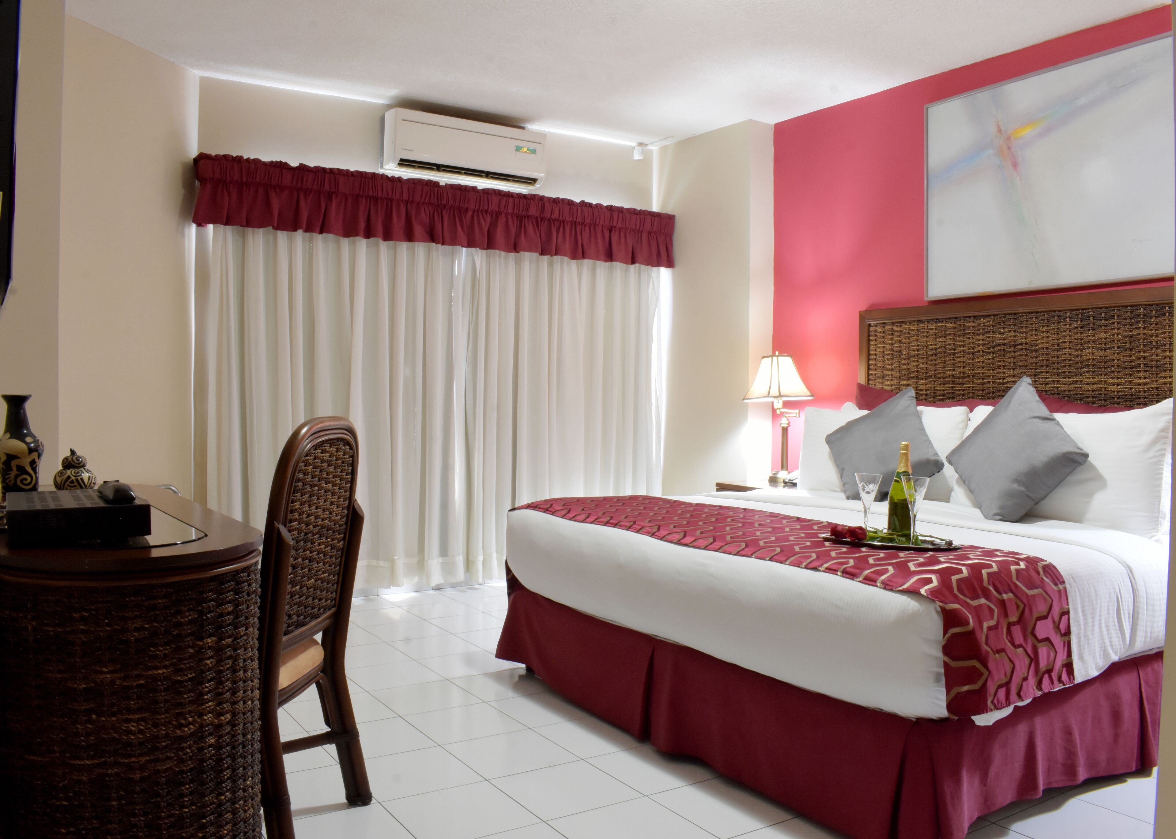 executive room, 1 king bed | premium bedding, down duvets, select comfort beds, minibar