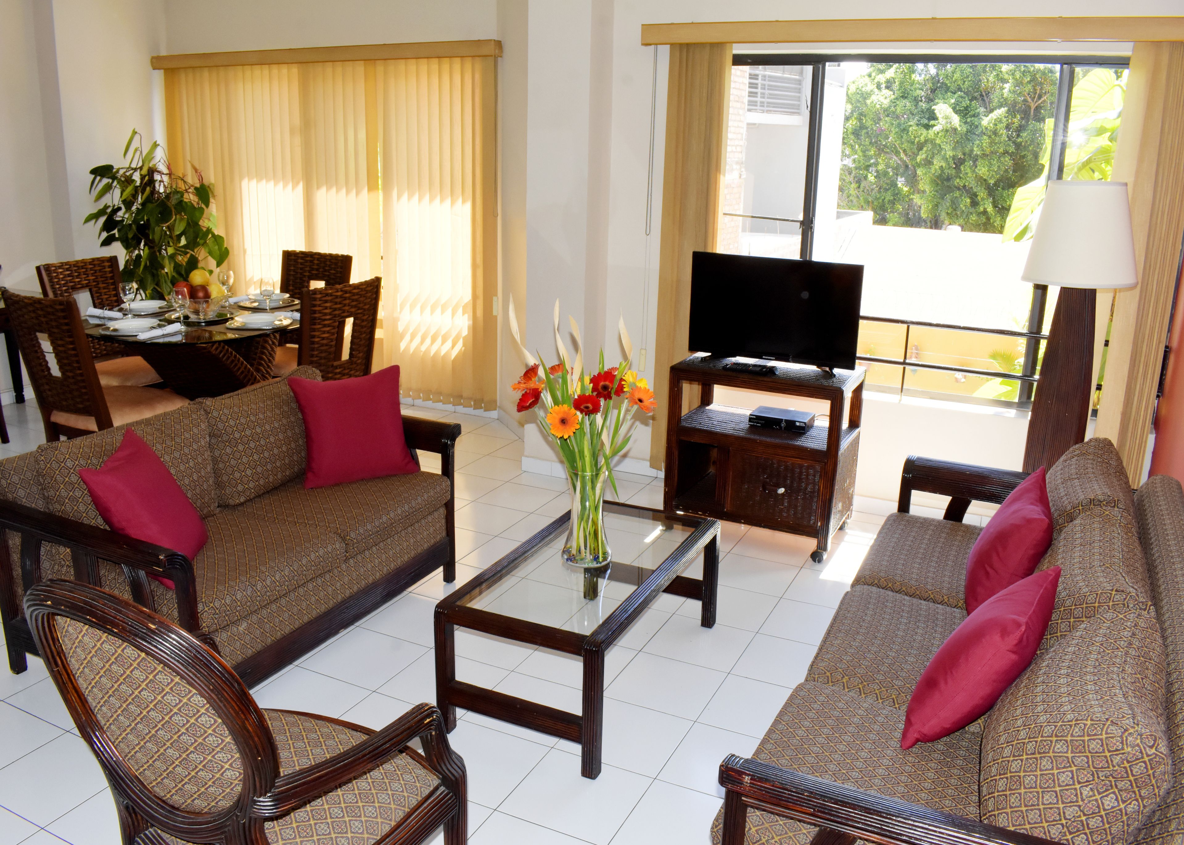 apartment, 2 bedrooms | living room | flat-screen tv