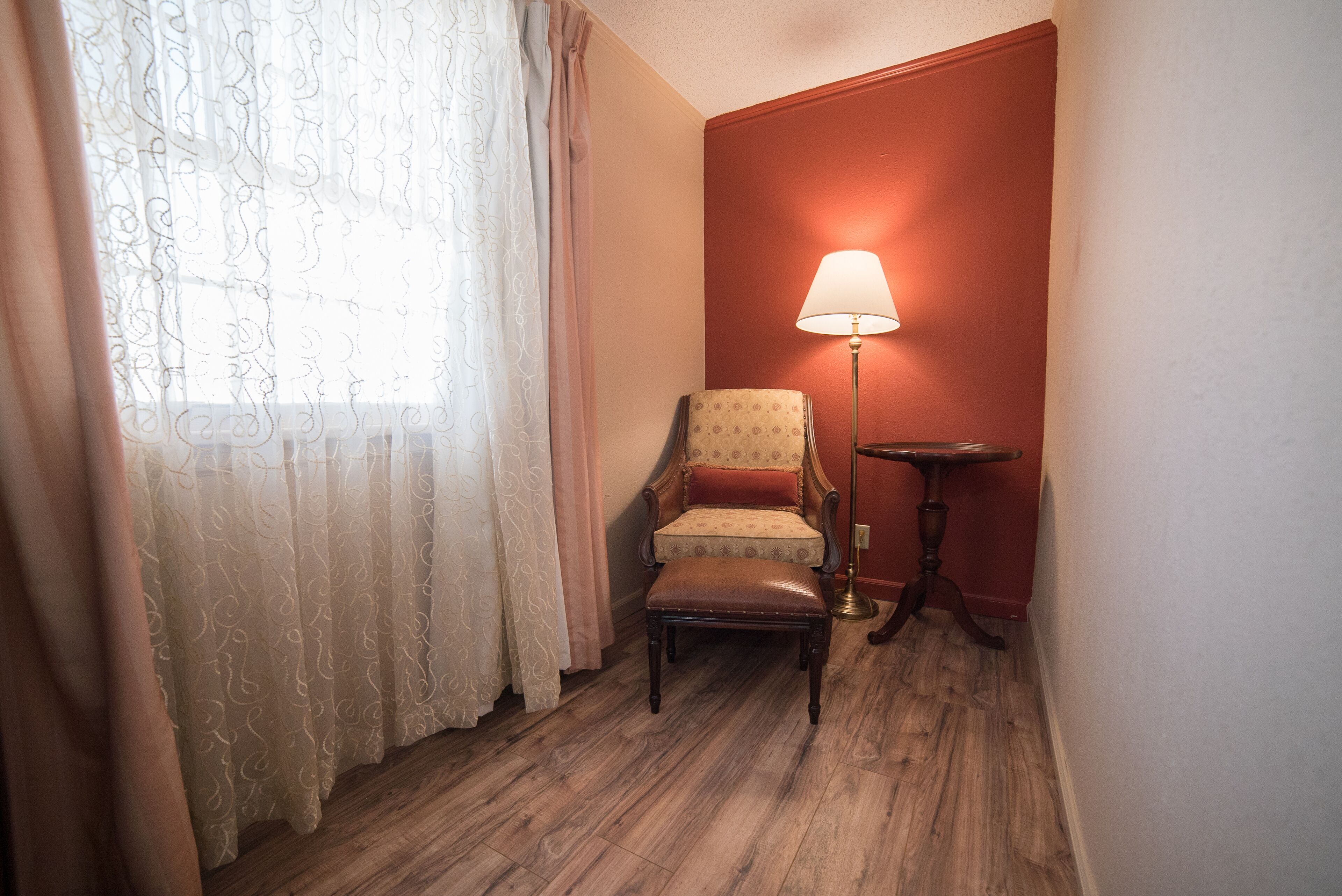 32-inch flat-screen tv with cable channels, tv