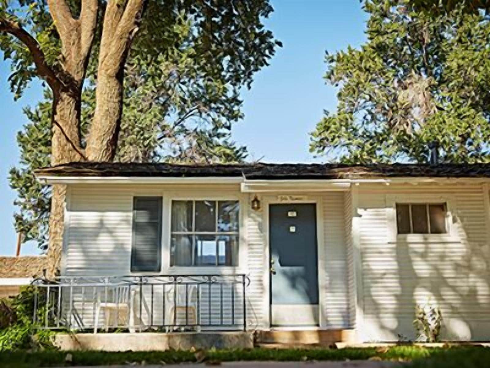 1 bedroom, premium bedding, individually furnished, desk