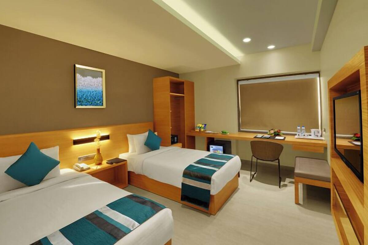 premium room, non smoking | premium bedding, minibar, in-room safe, desk