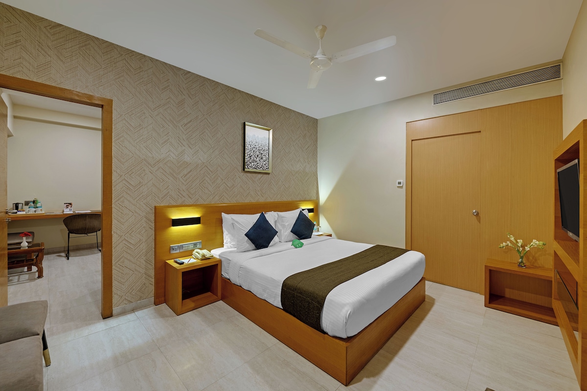 Suite | Premium bedding, minibar, in-room safe, desk
