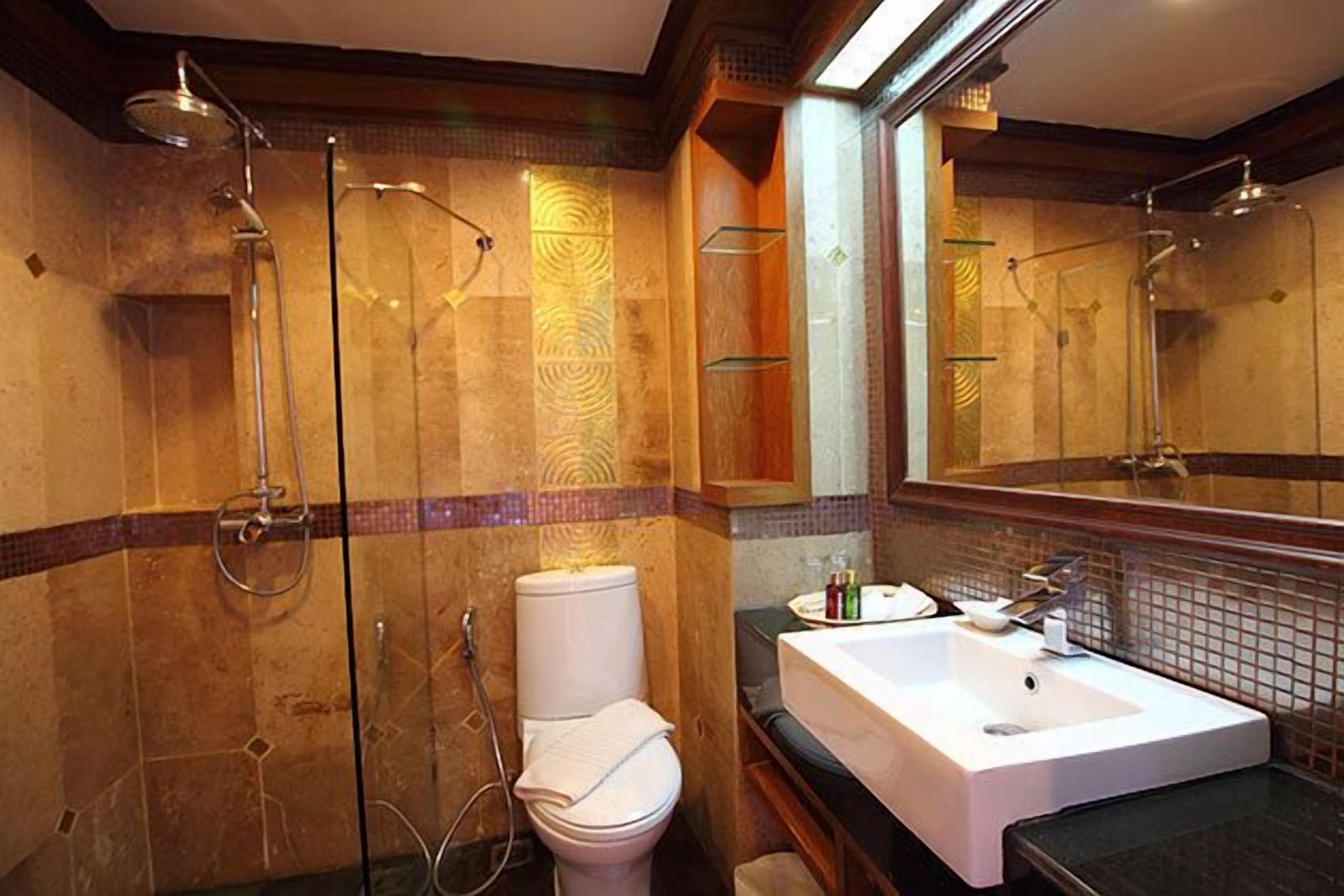 superior room, 1 king bed | bathroom | shower, free toiletries, hair dryer, bathrobes