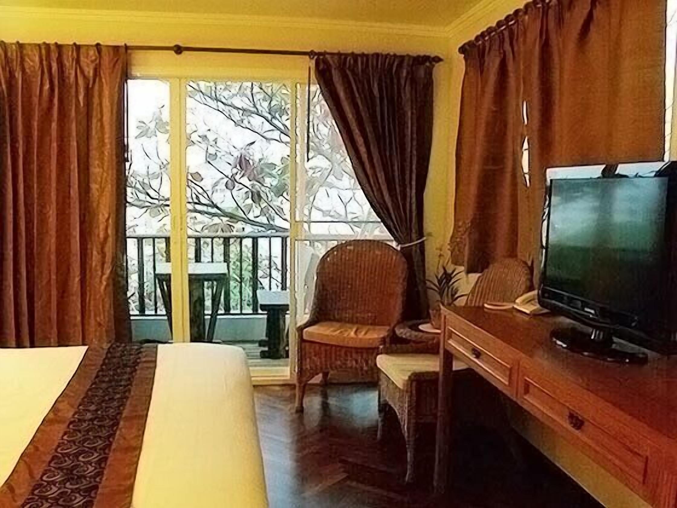 superior room, 1 king bed | room amenity