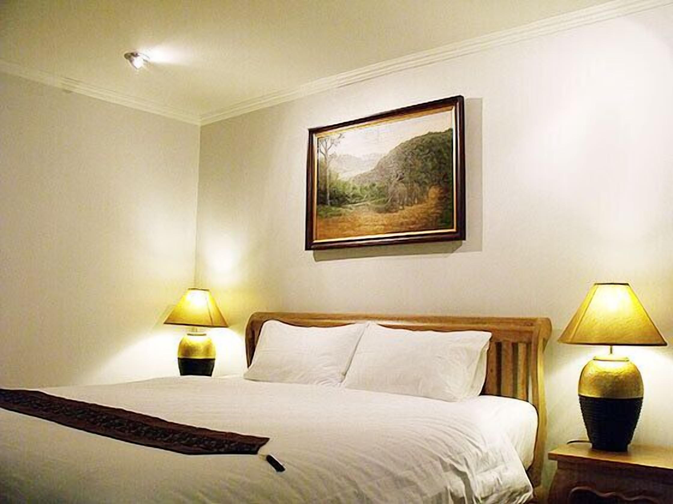 superior room, 1 king bed | 1 bedroom, in-room safe, desk, blackout curtains