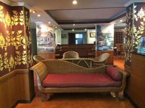 Coin salon dans le hall