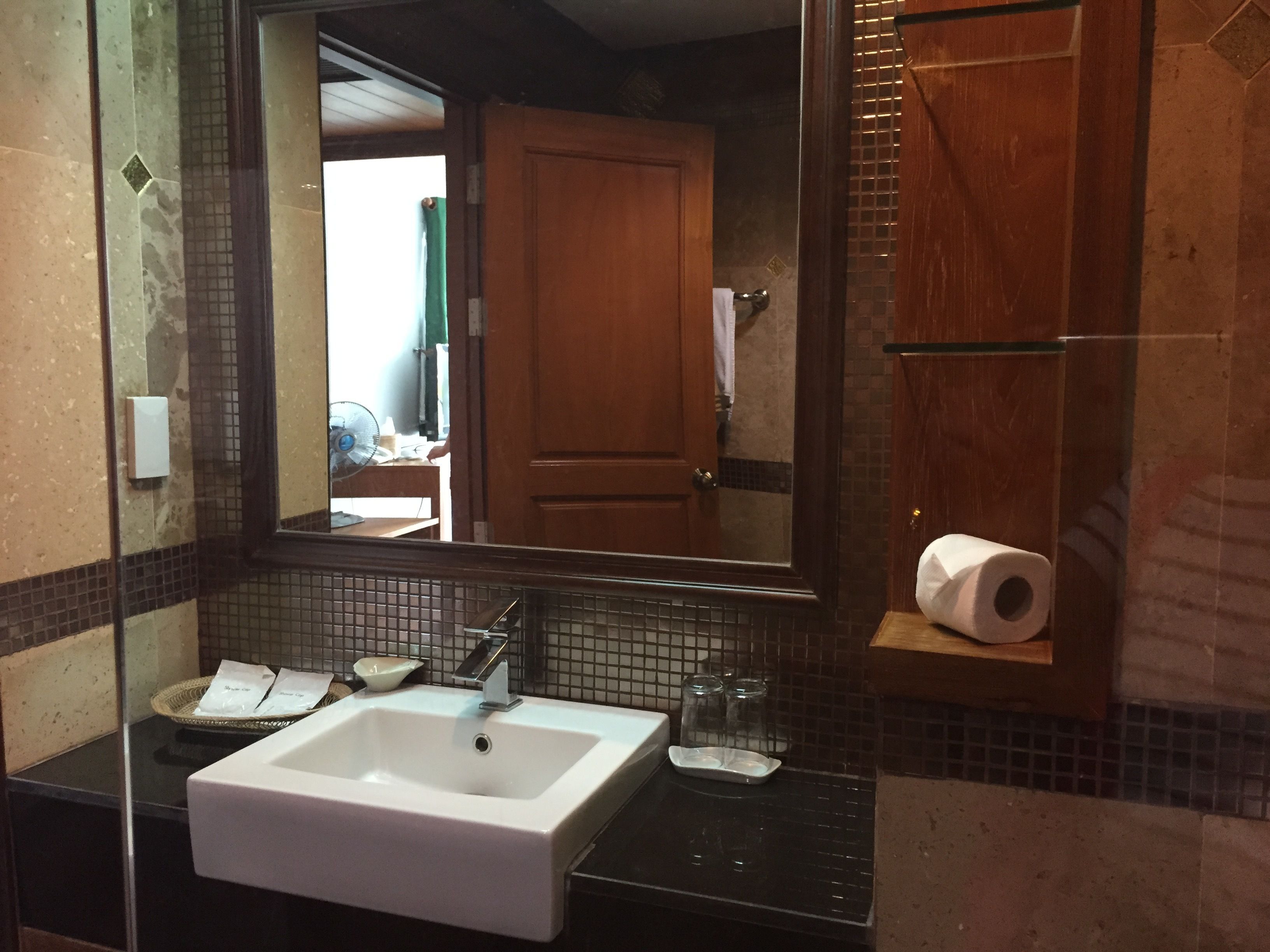 superior twin room | bathroom sink