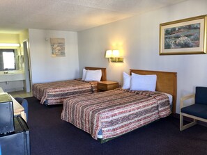 Standard Room, 2 Double Beds | Blackout drapes, free WiFi, bed sheets - Royal Inn (Alachua)