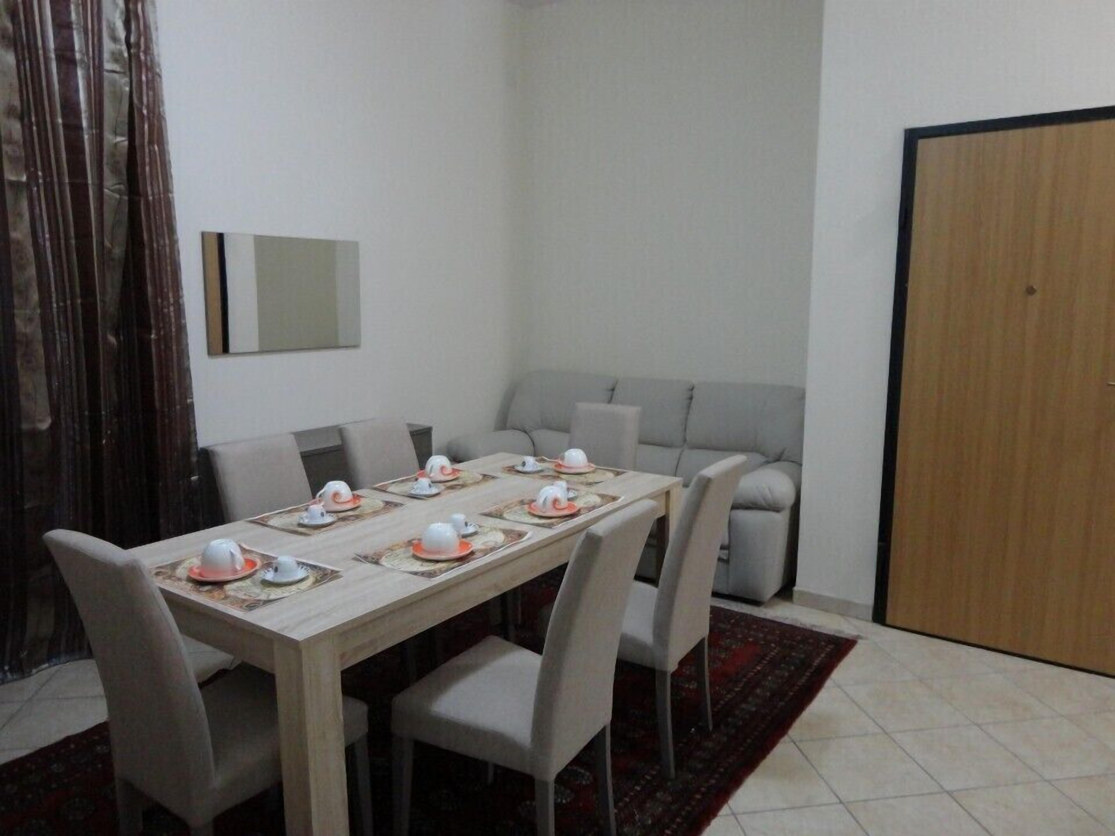 Tägliches inbegriffenes Frühstück