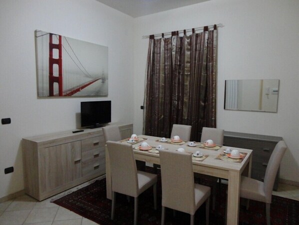 Free daily breakfast