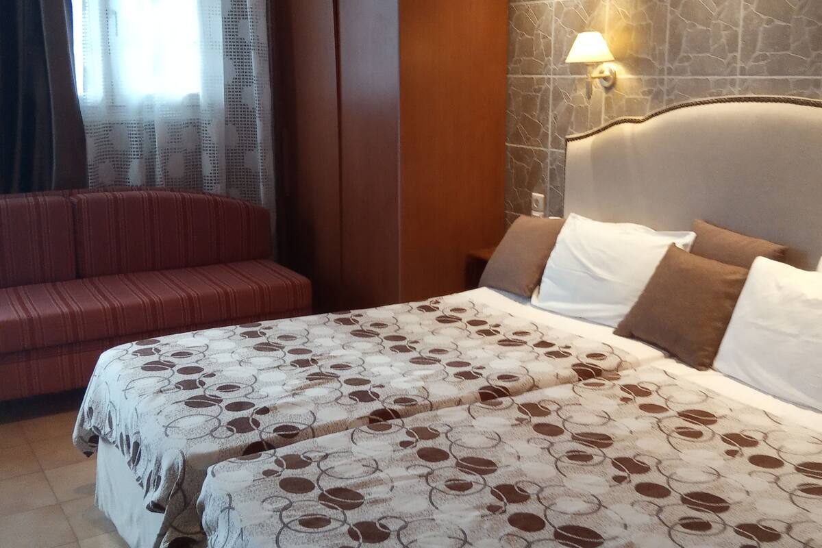In-room safe, bed sheets