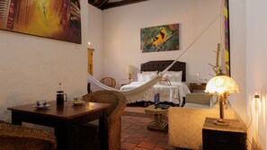 奢華套房 | 高級寢具、羽絨被、特厚豪華床墊、迷你吧