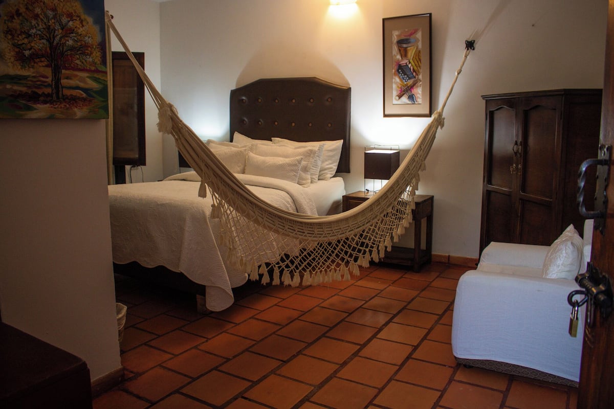 1 bedroom, premium bedding, down comforters, pillowtop beds