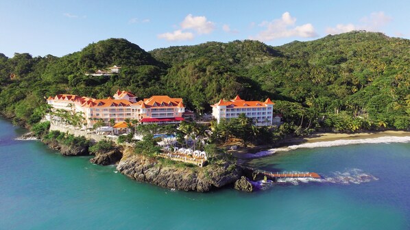 A coastal resort with multiple buildings, a beach, and a rocky outcrop. - Bahia Principe Escape Samaná - Hyatt Inclusive Collection - Adults Only (Samaná)