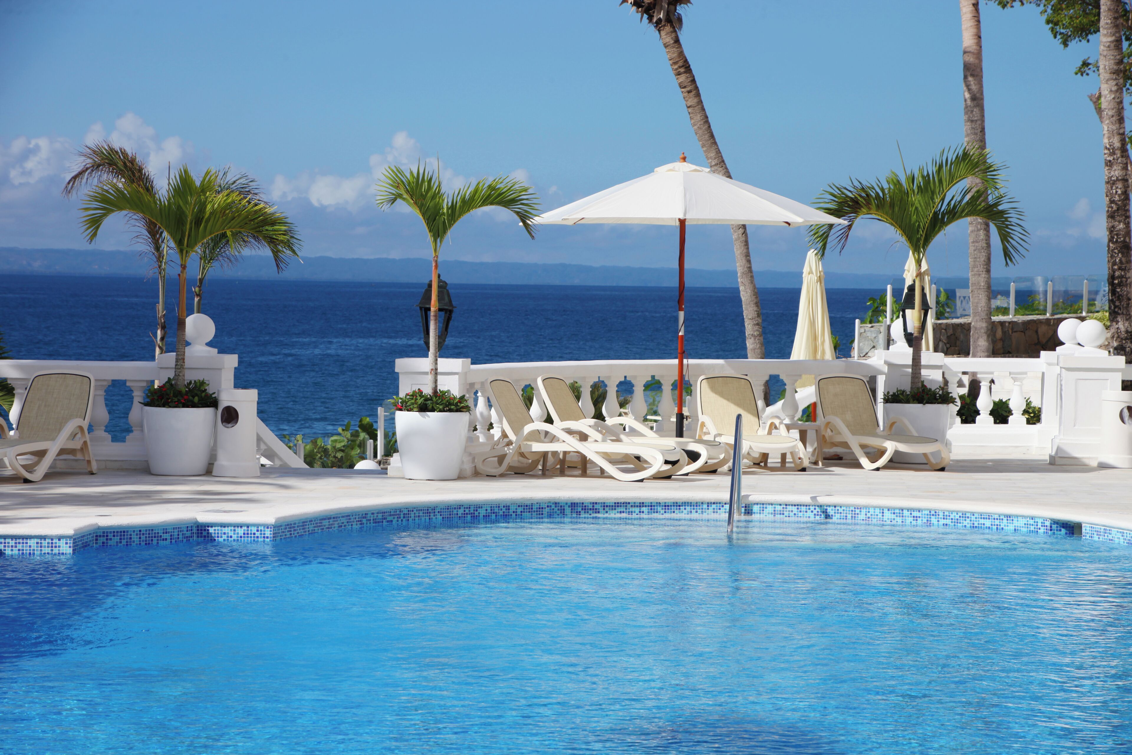 Outdoor pool, sun loungers