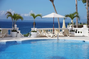 Outdoor pool, pool loungers - Bahia Principe Escape Samaná - Adults Only (Samaná)