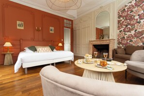 Iron/ironing board, free WiFi, bed sheets