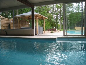 Indoor pool - Le Château d'Omiécourt (Hypercourt)
