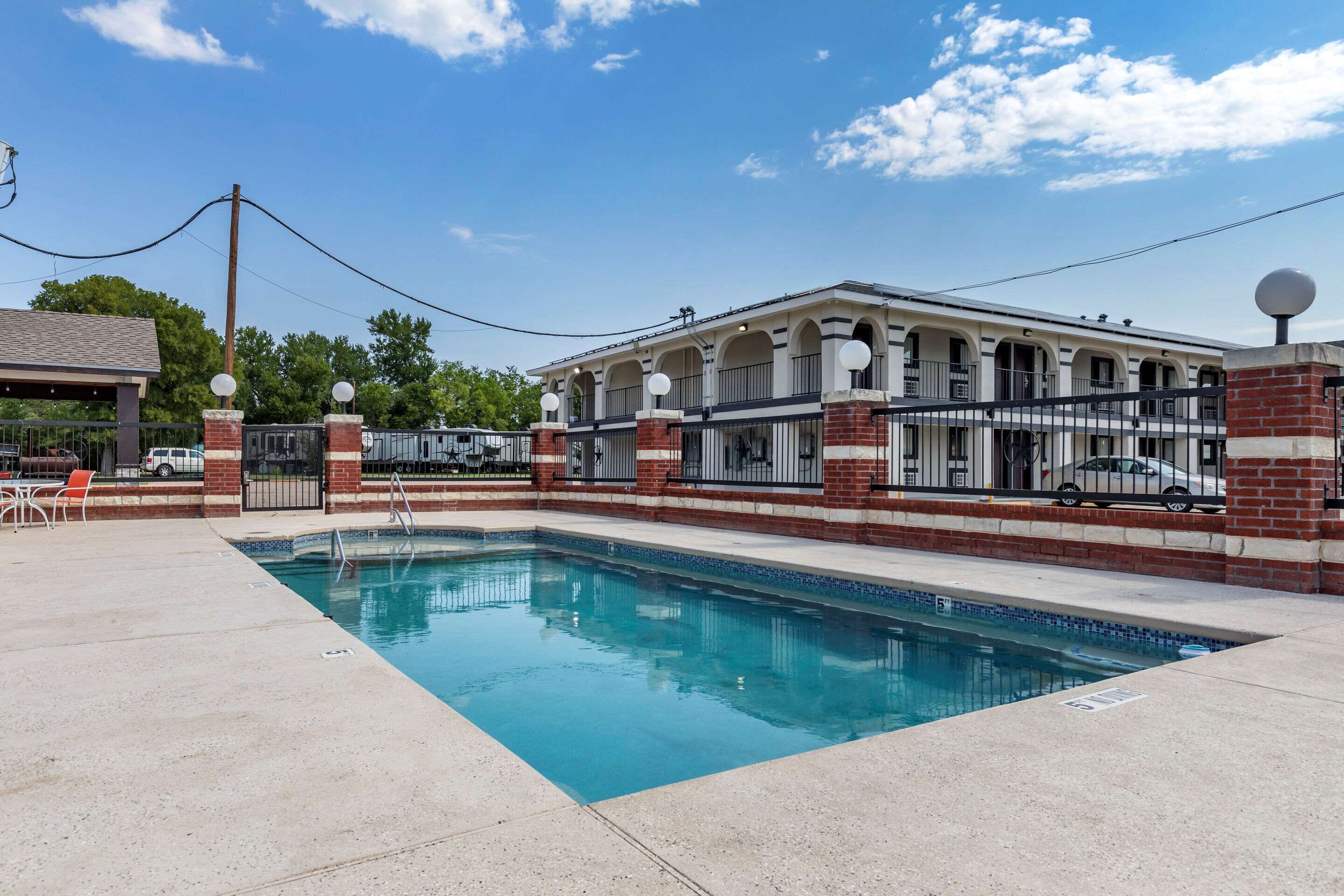 Piscine extérieure (ouverte en saison)