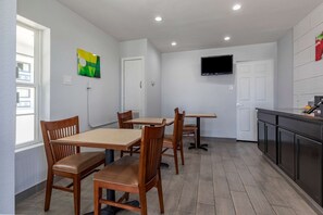 Free daily continental breakfast