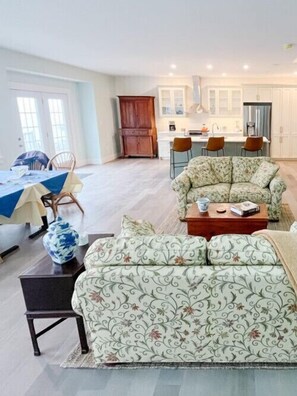 Iron/ironing board, free WiFi, bed sheets - Ned's Landing at Spry Point (Little Pond)