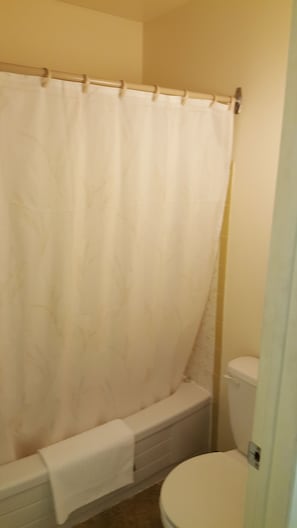 Zimmer, 1 Queen-Bett | Badezimmer