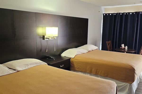 Habitació Comfort, 2 llits dobles, no fumadors | Caixa forta a l'habitació, escriptori, wifi gratuïta i roba de llit