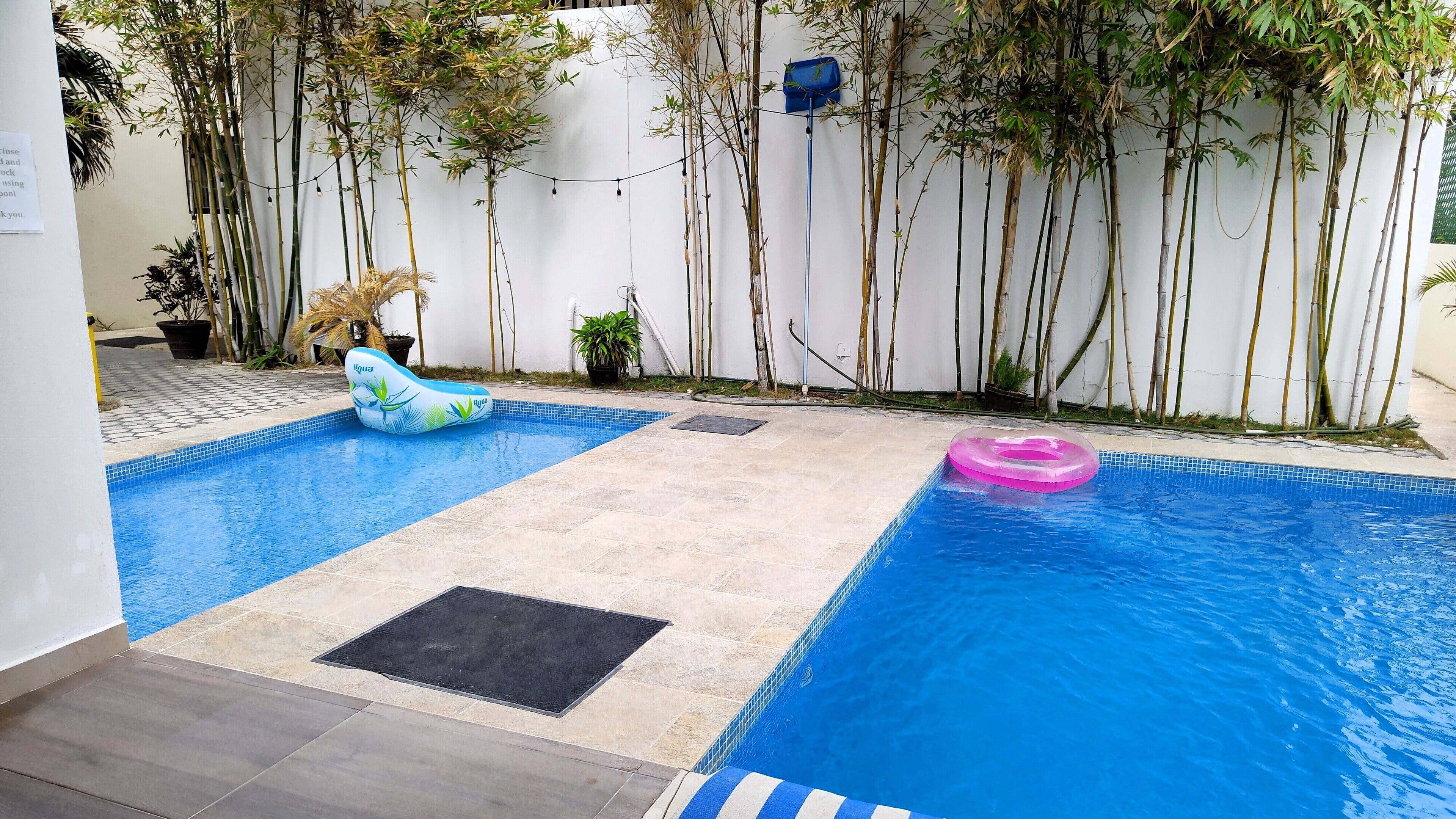 Outdoor pool, sun loungers