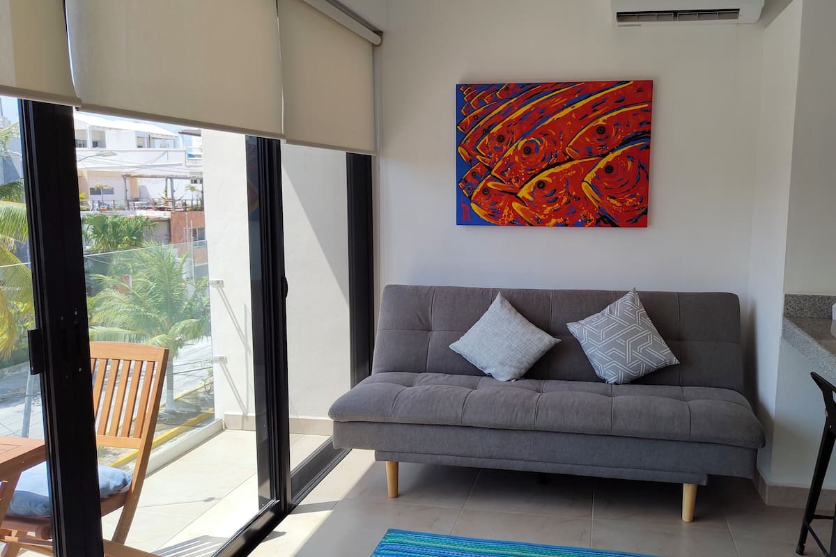 Apartment, 1 Bedroom, City View | Living room | 34-inch flat-screen TV with cable channels, TV