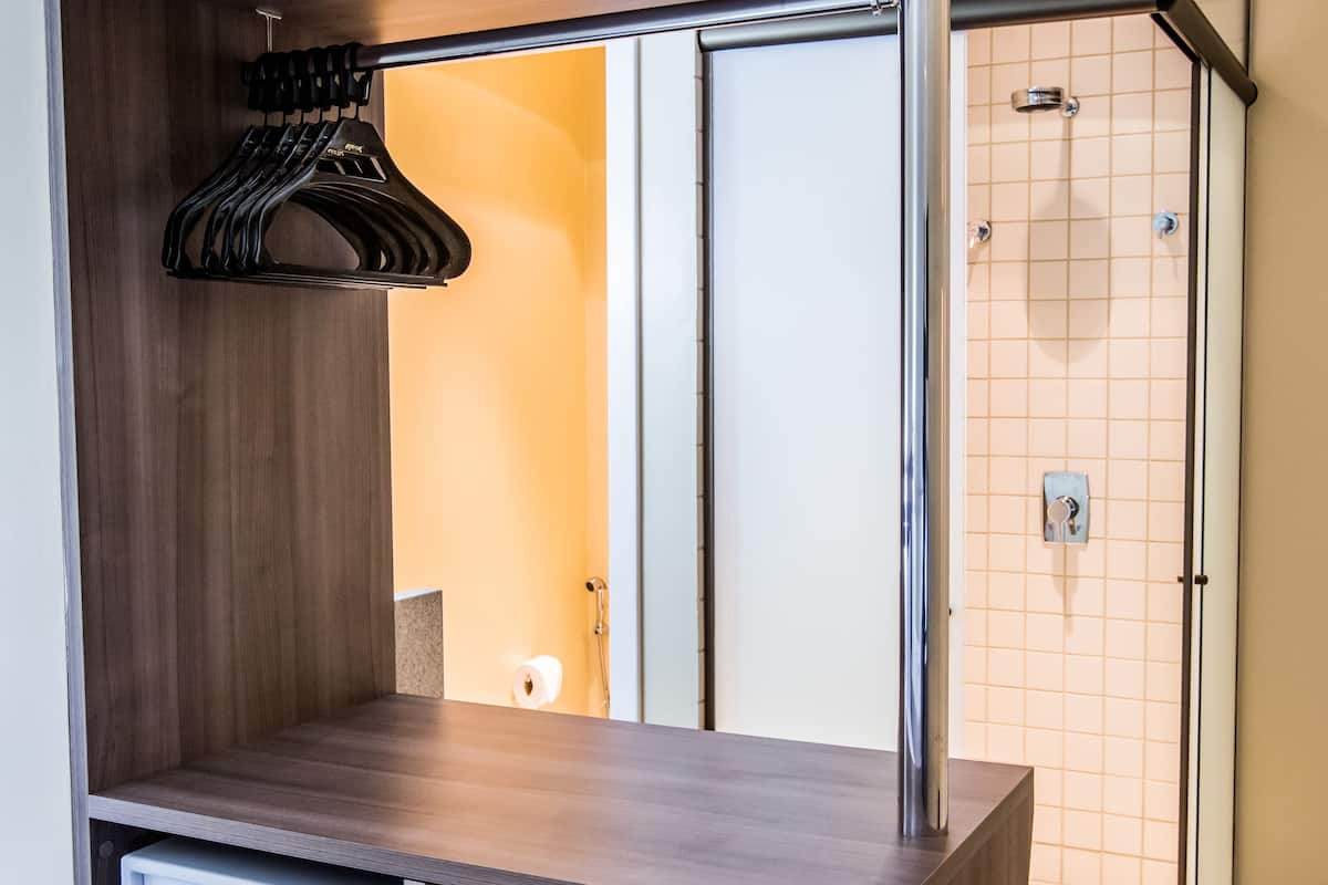 standard room, 2 single beds | bathroom | shower, hair dryer, towels