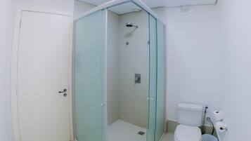 Standard-huone, 2 yhden hengen sänkyä | Kylpyhuoneen suihku