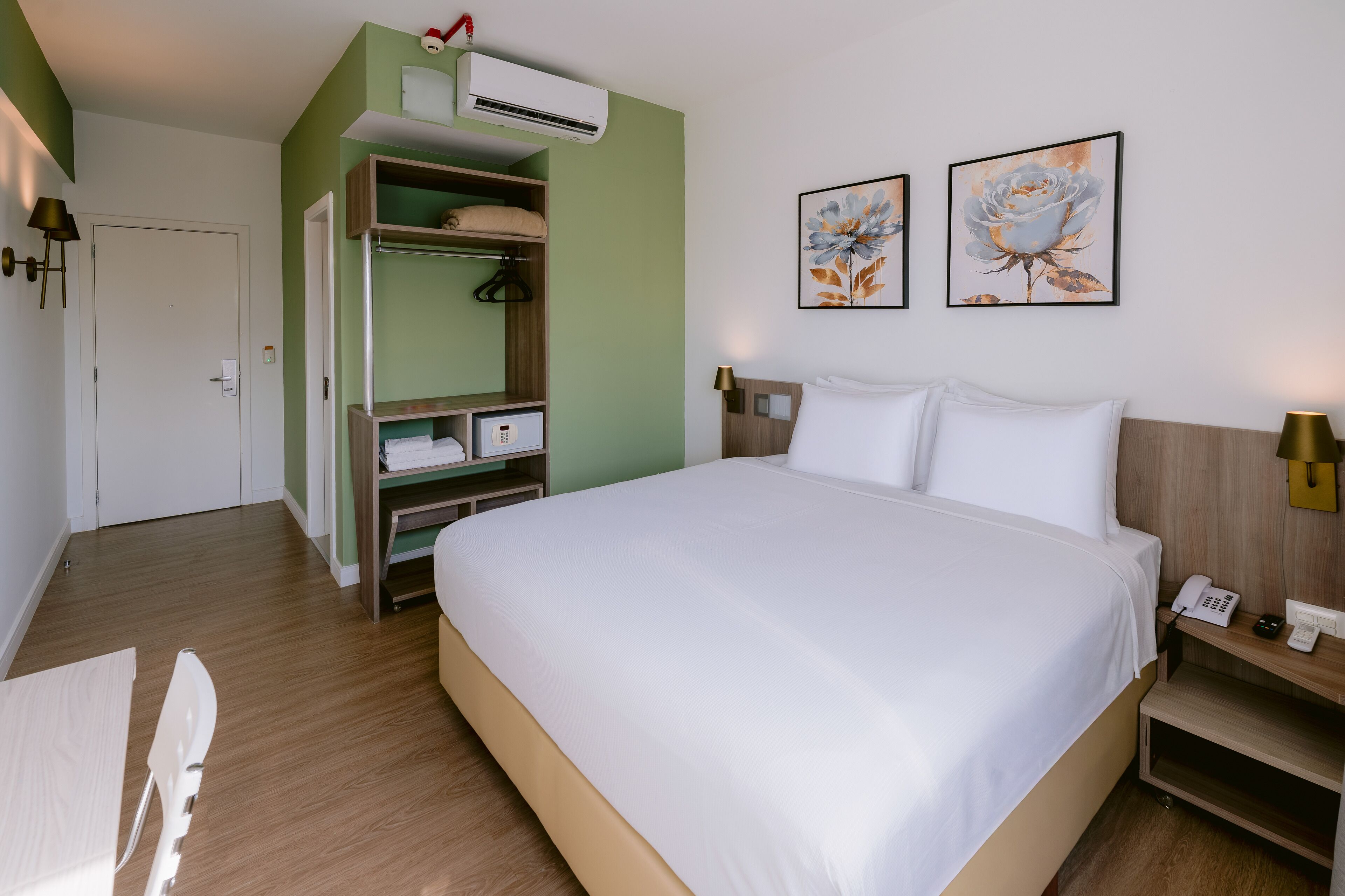 1 bedroom, in-room safe, desk, blackout curtains