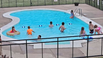 Sæsonbestemt udendørs pool, liggestole