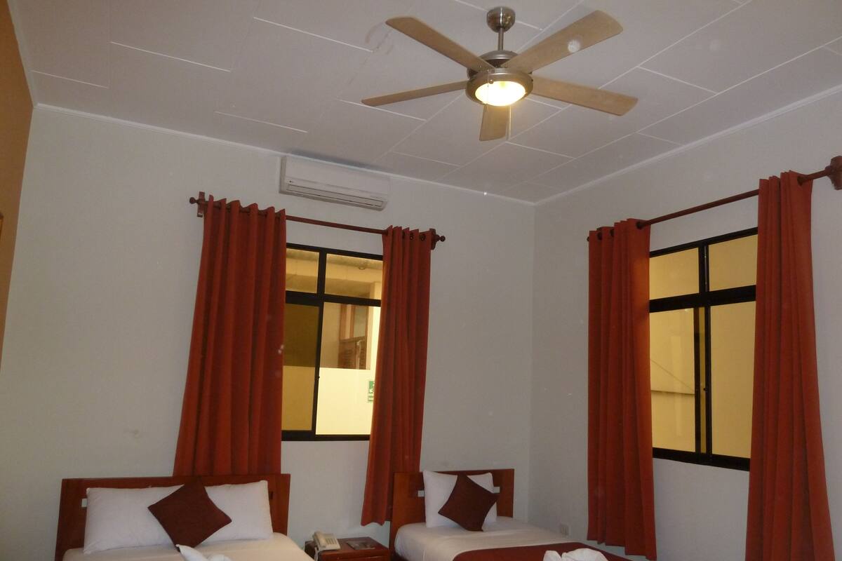 Twin Room | Minibar, rollaway beds (surcharge), WiFi (free)