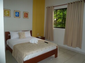 Double Room | Minibar, rollaway beds, free WiFi - Huayruro Hostal (Iquitos)