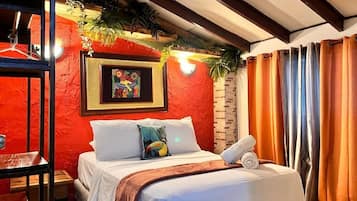 Habitación básica doble, 1 cama matrimonial, baño privado | Caja de seguridad en la habitación, wifi gratis y ropa de cama