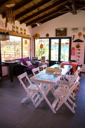 Fridge, microwave, stovetop, cookware/dishes/utensils