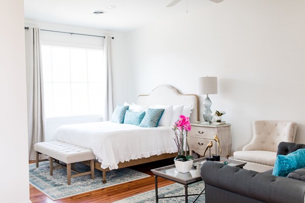 Signature Room, 1 King Bed, Non Smoking