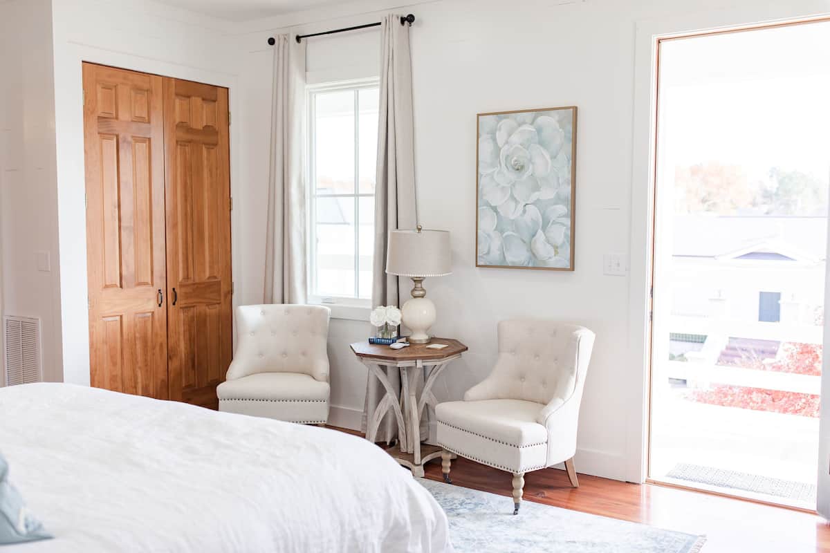 Room, Non Smoking | Iron/ironing board, free WiFi