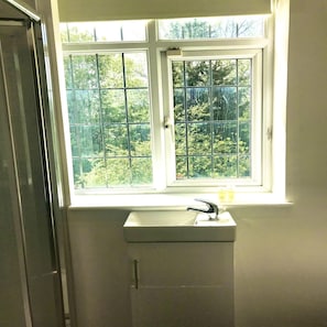 Comfort Double Room, Ensuite, Garden View | Bathroom